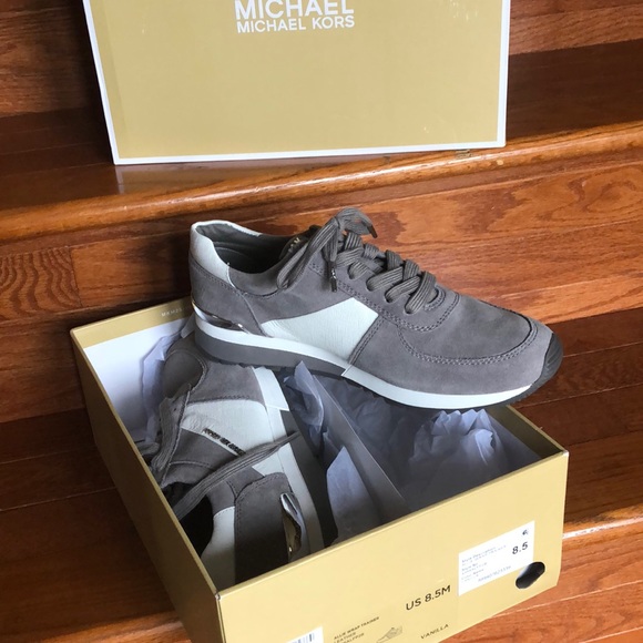 Michael Kors Sneakers - Picture 4 of 8